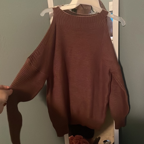 Dark mocha brown sweater size med with shoulder slits - Picture 2 of 4